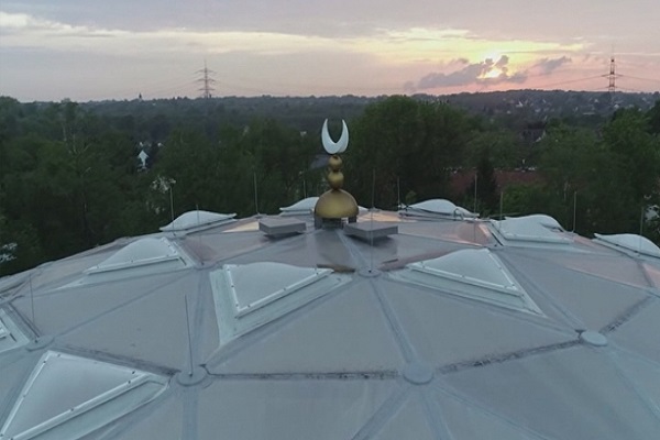 Avrupa'nın en büyük kubbeli camisi Almanya'da tamamlandı