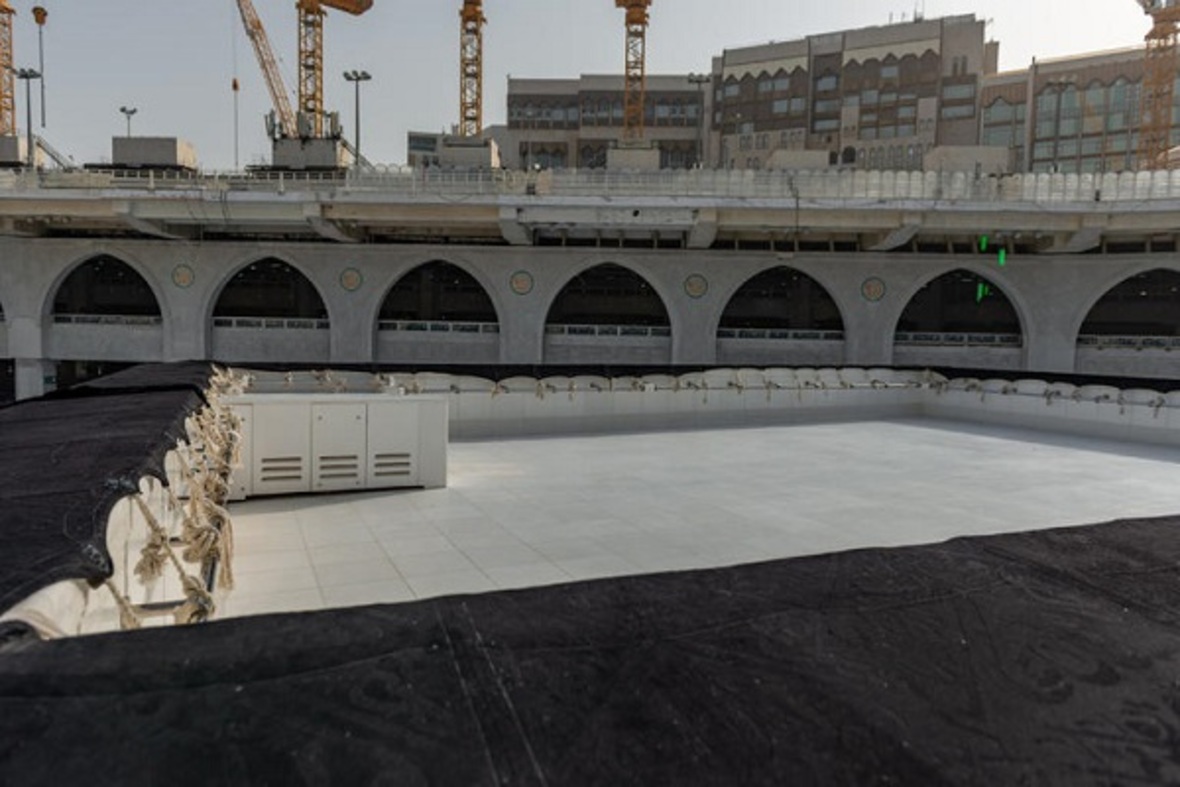 Kabe'nin çatısı 40 dakikadan daha  kısa sürede temizlendi