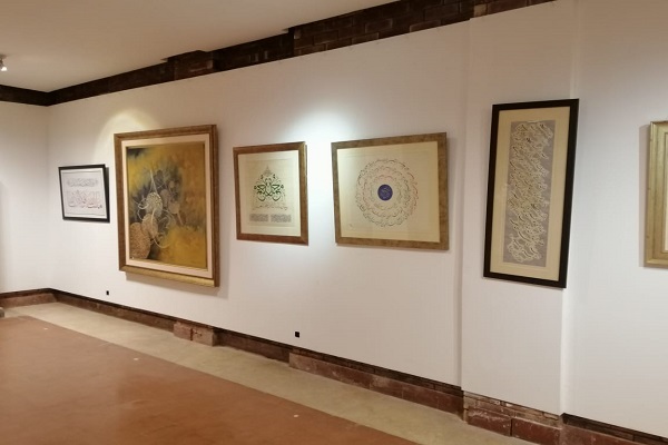 Lahor Galerisi'nde İranlı ve Pakistanlı sanatçıların Kur’ani eserleri sergileniyor