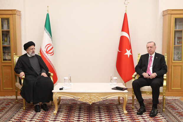 Reisi ve Erdoğan Aşkabat'ta bir araya geldi