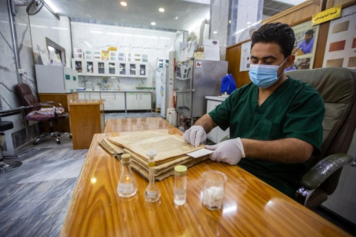 Mukaddes Abbas Türbesi El Yazması Restorasyon Merkezi'nin çalışmaları