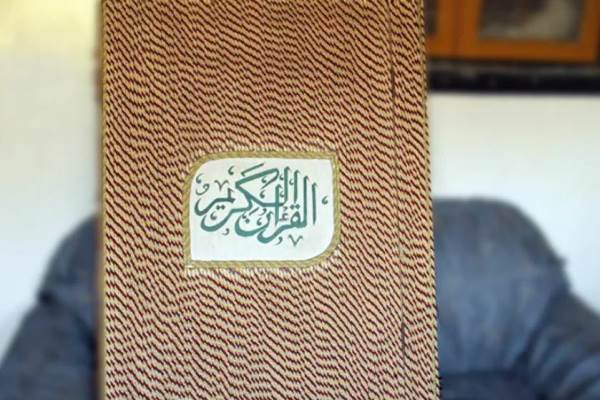 Suriye'de Kur’an en basit hat araçlarıyla yazılıyor