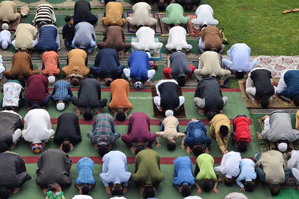 Keşmir camilerinde Ramazan Bayramı namazı coşkusu