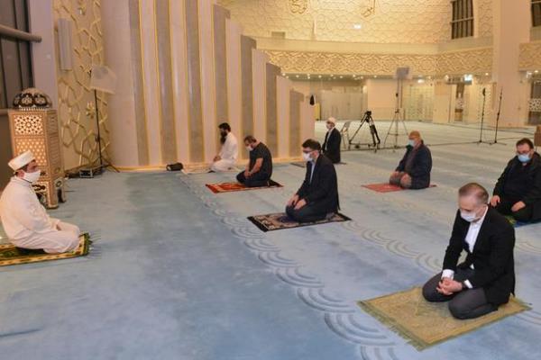 Almanya'da korona gölgesinde oruç tutmak