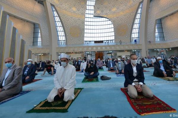 Almanya'da korona gölgesinde oruç tutmak