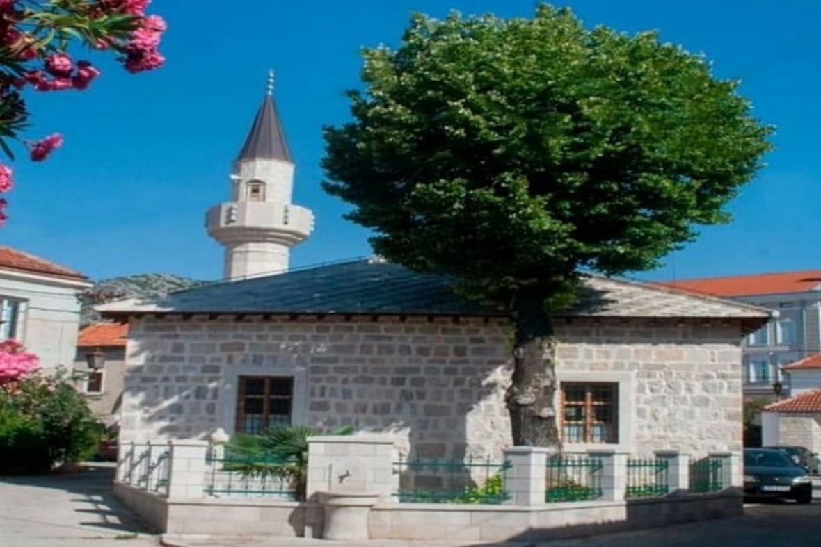 Tarihi Bosna camisinin yanındaki 