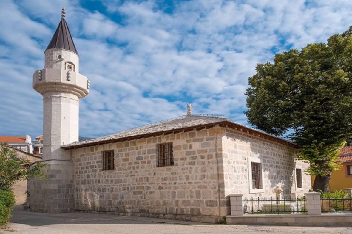 Tarihi Bosna camisinin yanındaki 