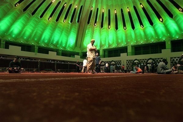 Sumatra Ulu Camii; yerel tasarımdan kubbesiz çatıya