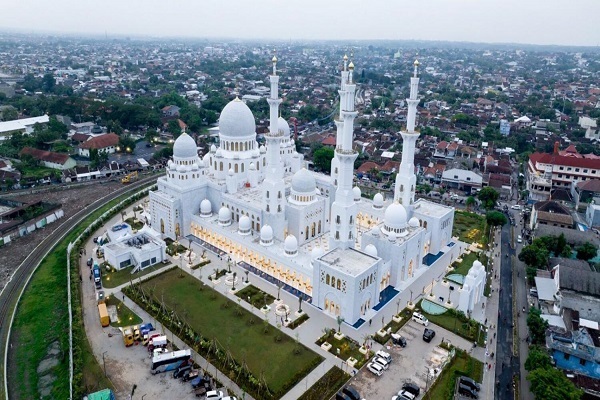 Endonezya’da Şeyh Zayed Camii’nin açılışı  gerçekleşti