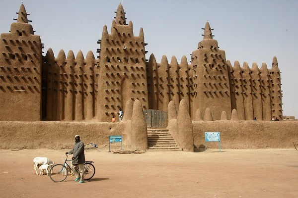 Afrika’daki en büyük camilere kısa bir bakış