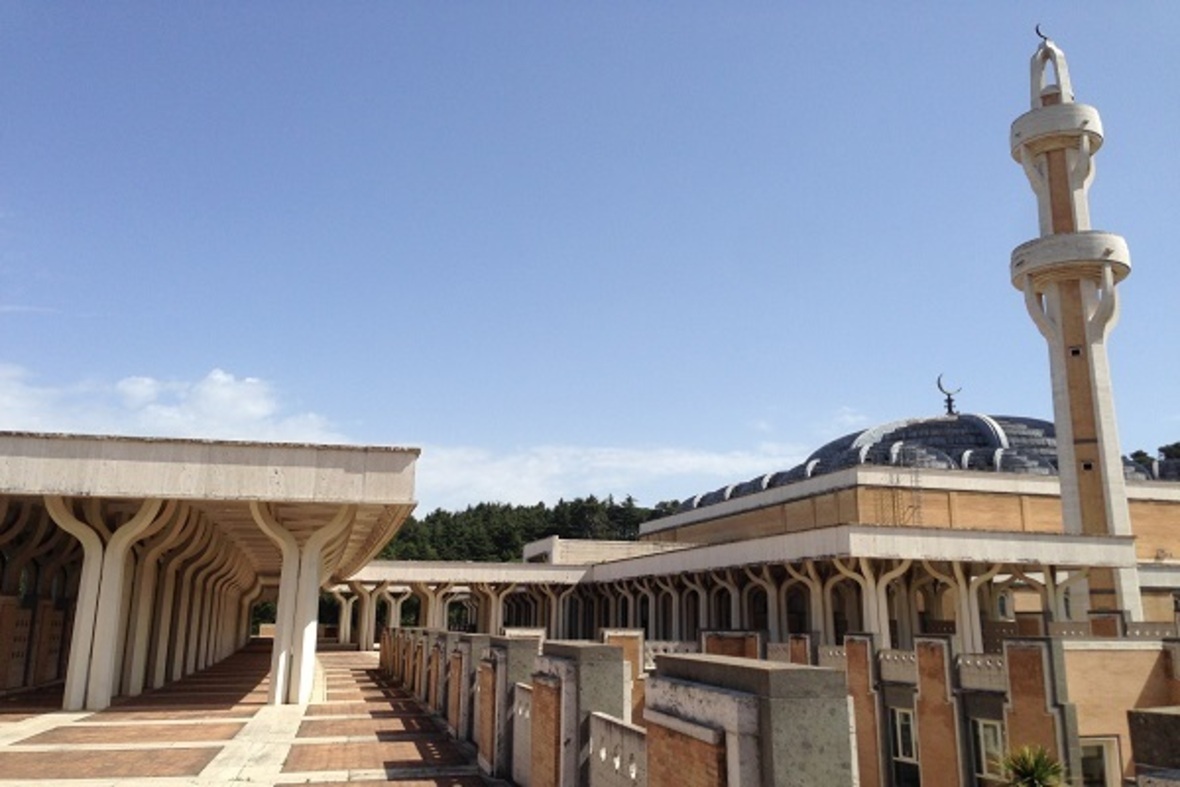 Batı dünyasının en büyük camisi İtalya’nın kalbinde