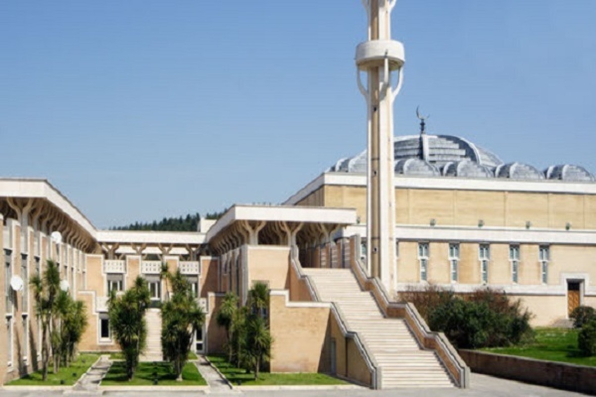 Batı dünyasının en büyük camisi İtalya’nın kalbinde