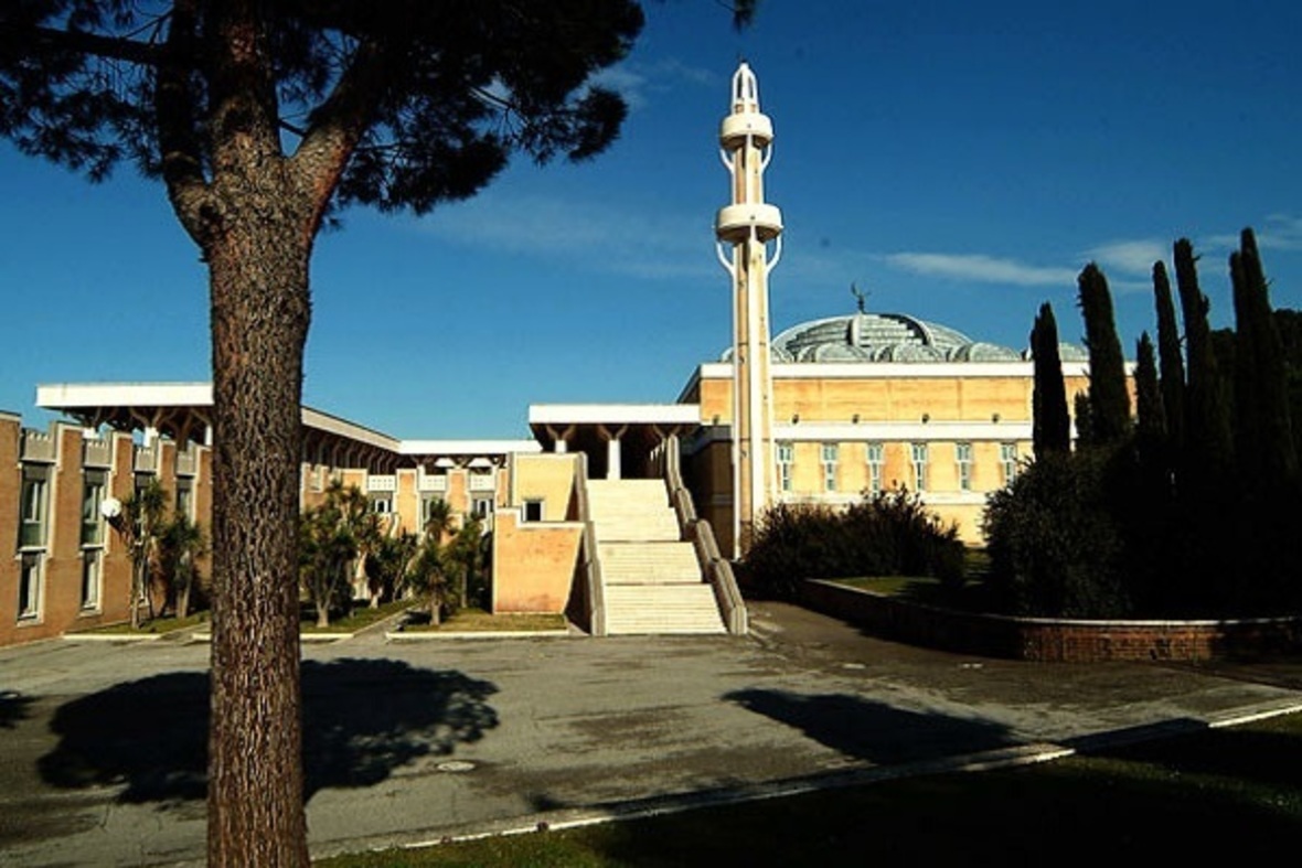 Batı dünyasının en büyük camisi İtalya’nın kalbinde