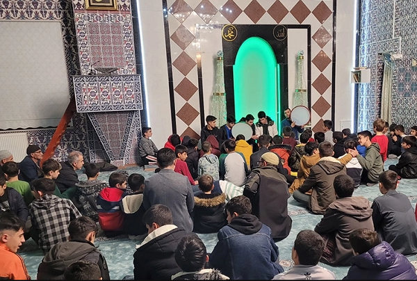 Adıyaman'da gençler cami atmosferinde buluşuyor