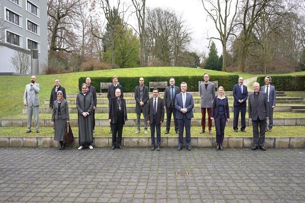 Alman Müslüman ve Hristiyan alimler artan dini şiddetten endişe ediyor