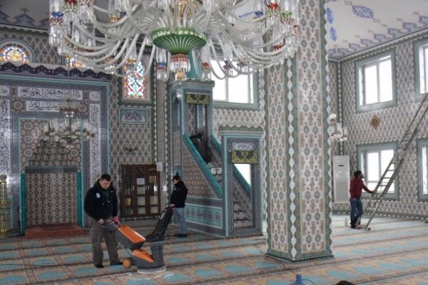 Cami ve Mescitler Razaman’a Hazırlanıyor