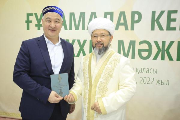 Kazakistan'da üç İslami kitabın sunumu gerçekleşti