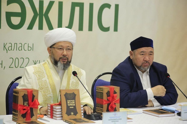 Kazakistan'da üç İslami kitabın sunumu gerçekleşti