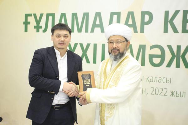 Kazakistan'da üç İslami kitabın sunumu gerçekleşti
