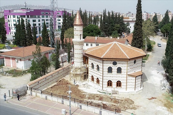 Antalya'da yapılan 'düğmeli cami' nakış gibi işleniyor