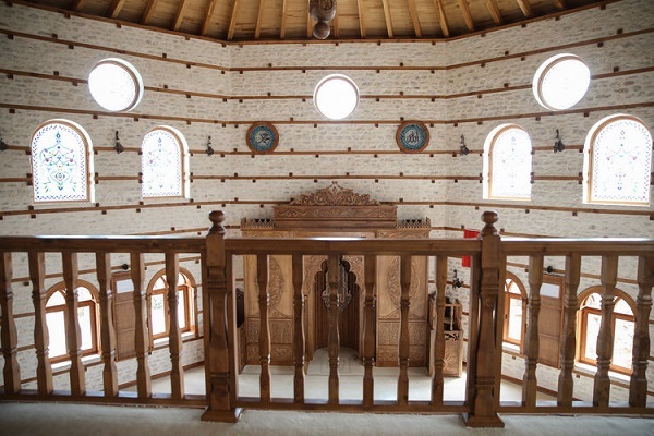 Antalya'da yapılan 'düğmeli cami' nakış gibi işleniyor