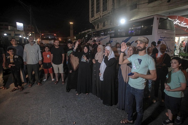 Gazze hacılarının ilk grubunu Hac'a gönderiyor