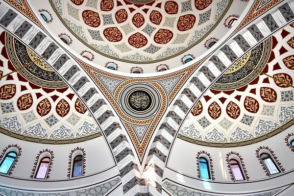 Bir Türk sanatçı 50 camiyi İslam mimarisi tarzında süsledi