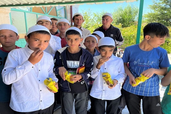 İmam, kurduğu 'cami market'le çocuklara camiyi sevdiriyor