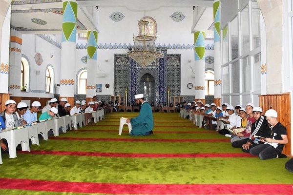 İmam, kurduğu 'cami market'le çocuklara camiyi sevdiriyor