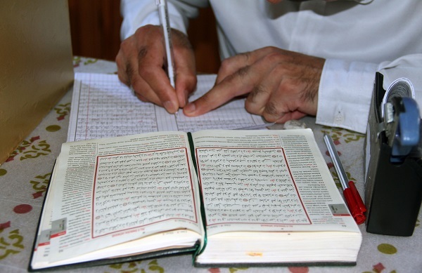 8 ayda Kur'an-ı Kerim'i elle yazdı