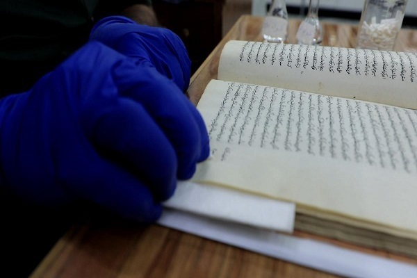 Hz. Abbas’ın Haremi’ndeki el yazmaları modern teknolojilerle restore ediliyor