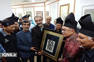 Malezya Başbakanı Restu Festivali’nde İran Kur’an eserlerini gezdi