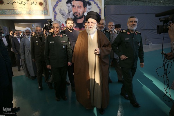 Ayetullah Hamenei'nin Devrim Muhafızları Havacılık ve Uzay Fuarı'nı ziyareti