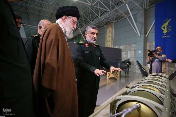 Ayetullah Hamenei'nin Devrim Muhafızları Havacılık ve Uzay Fuarı'nı ziyareti