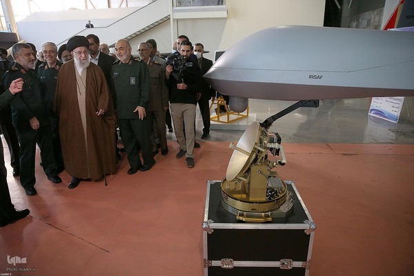 Ayetullah Hamenei'nin Devrim Muhafızları Havacılık ve Uzay Fuarı'nı ziyareti