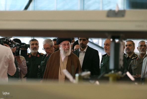 Ayetullah Hamenei'nin Devrim Muhafızları Havacılık ve Uzay Fuarı'nı ziyareti