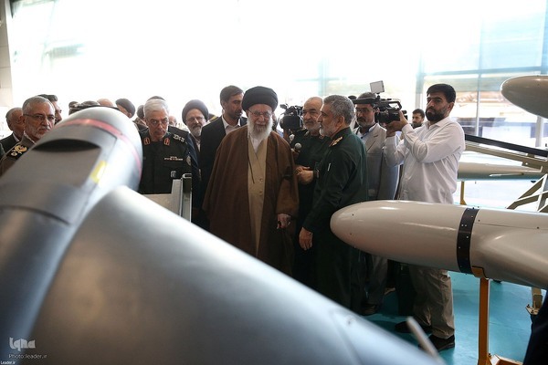 Ayetullah Hamenei'nin Devrim Muhafızları Havacılık ve Uzay Fuarı'nı ziyareti
