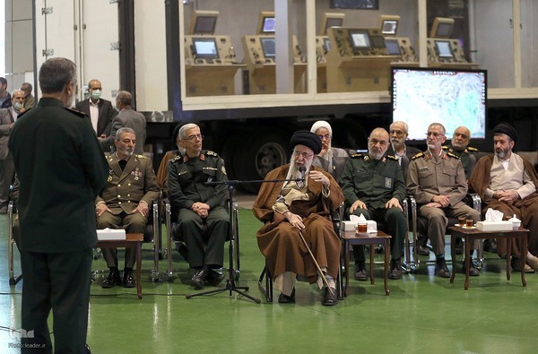 Ayetullah Hamenei'nin Devrim Muhafızları Havacılık ve Uzay Fuarı'nı ziyareti