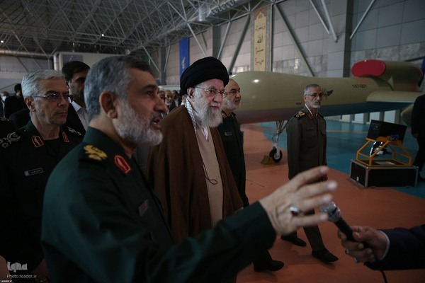 Ayetullah Hamenei'nin Devrim Muhafızları Havacılık ve Uzay Fuarı'nı ziyareti