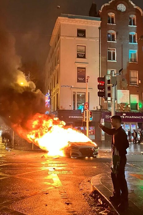 İrlanda’da göçmenlere yönelik şiddet