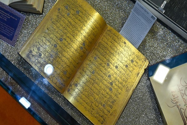 Şarce Kitap Fuarında  elyazma Kur’an nüshasının kopyası sunuldu