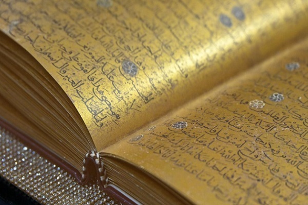 Şarce Kitap Fuarında  elyazma Kur’an nüshasının kopyası sunuldu