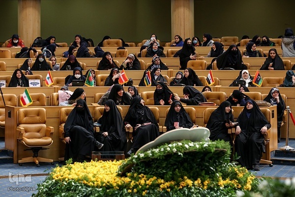 İran Uluslararası Kur'an-ı Kerim yarışmasının kadınlar bölümü | Fotoğraf