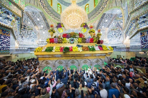 Şaban ayı günlerinde İmam Hüseyin türbesinin atmosferi + video