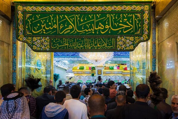 Şaban ayı günlerinde İmam Hüseyin türbesinin atmosferi + video