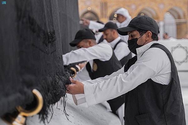 Kabe örtüsü mübarek ramazan ayı için hazırlanıyor