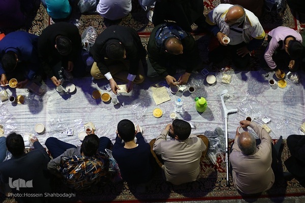 Her gün Hz. Masume'nin hareminde iftar sofrası kuruluyor | Fotoğraf