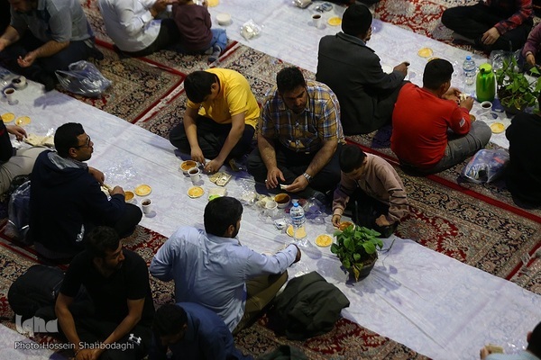 Her gün Hz. Masume'nin hareminde iftar sofrası kuruluyor | Fotoğraf