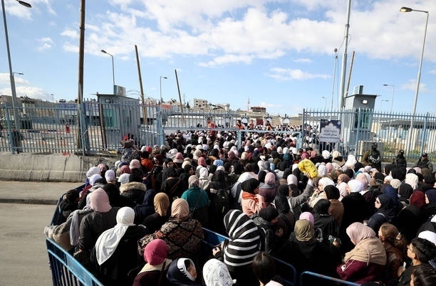 İsrail cuma namazı öncesi Kudüs'e girişleri kısıtladı