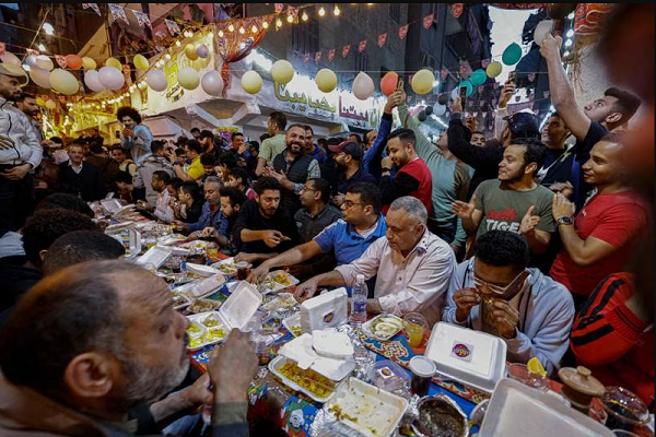 Mısır'daki en büyük iftar töreni + fotoğraf